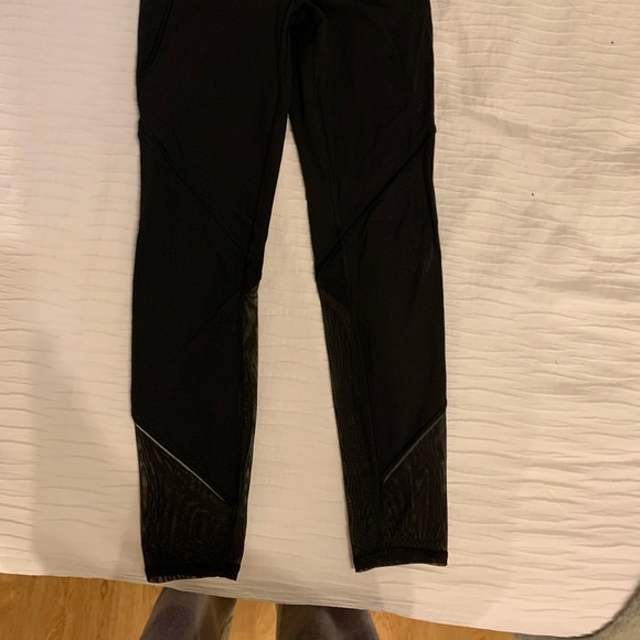 Lululemon Invigorate 7/8 w/mesh detail Sz4 - Picture 2 of 5